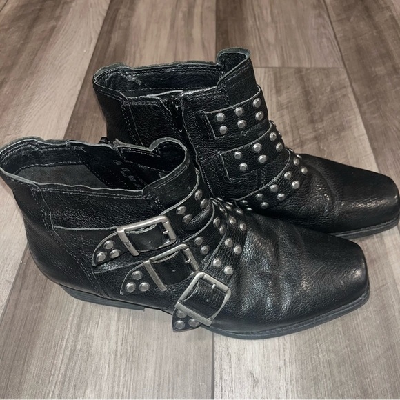 Zodiac Adele Triple Buckle Leather Studded Black Heeled Booties, Size 9.5 - Picture 2 of 8